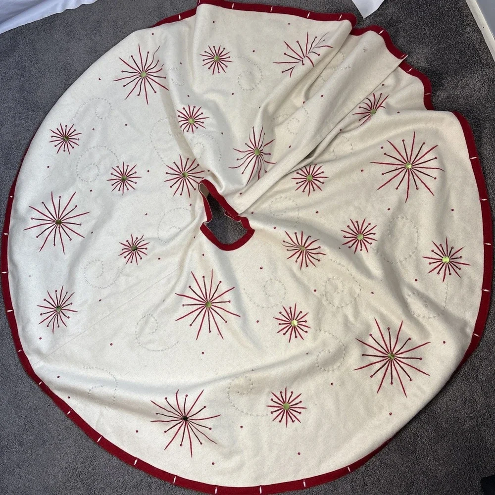 Crate & Barrel Starburst Wool Blend Christmas Tree skirt 54